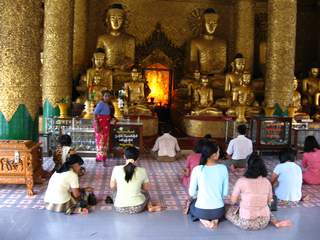 Worshippers at Shwedagon